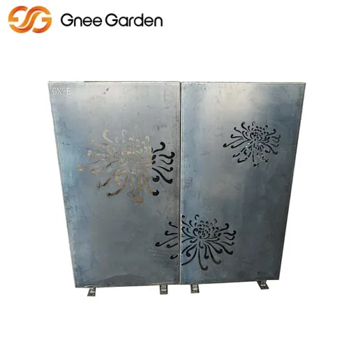 Corten Garden Screen met chrysanthemum -motieven
