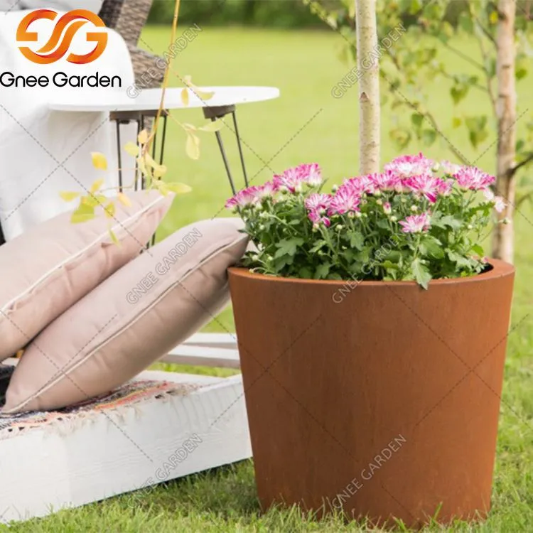 Moderne Cortenstalen plantenbakken