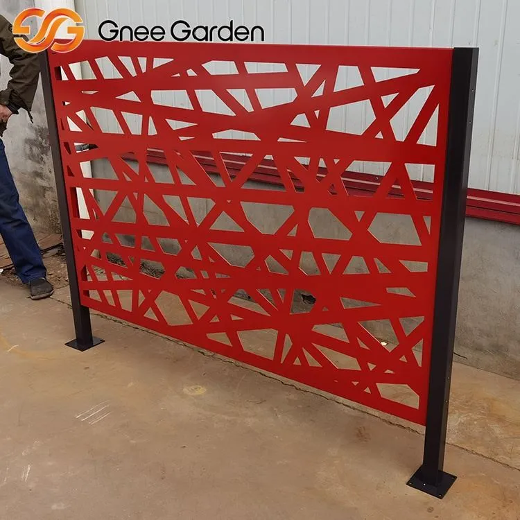 Rood ingewikkelde lijnwerk corten metaalpartitie